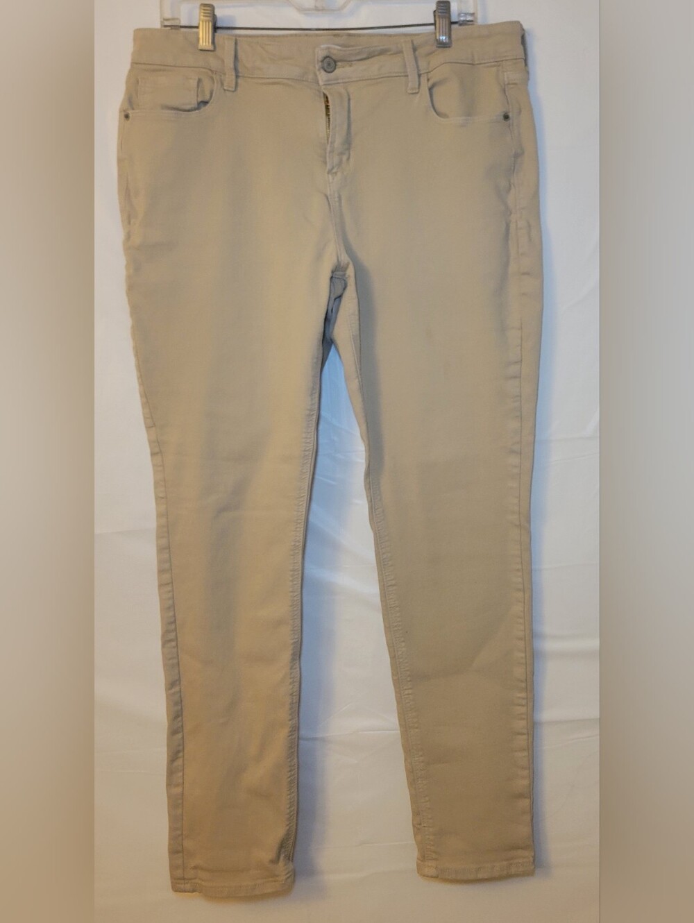 Old Navy Skinny Jeans in Beige-Tan